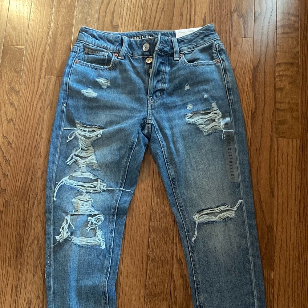 American Eagle Tomgirl Button fly destroyed jeans size 00 short NWT